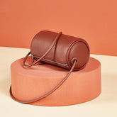 Lindo bolso bandolera de cuero pequeño y sencillo